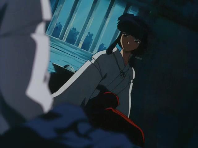 Otaku Gallery  / Anime e Manga / Inu-Yasha / Screen Shots / Episodi / 023 - La voce di Kagome e il bacio di Kikyo / 163.jpg